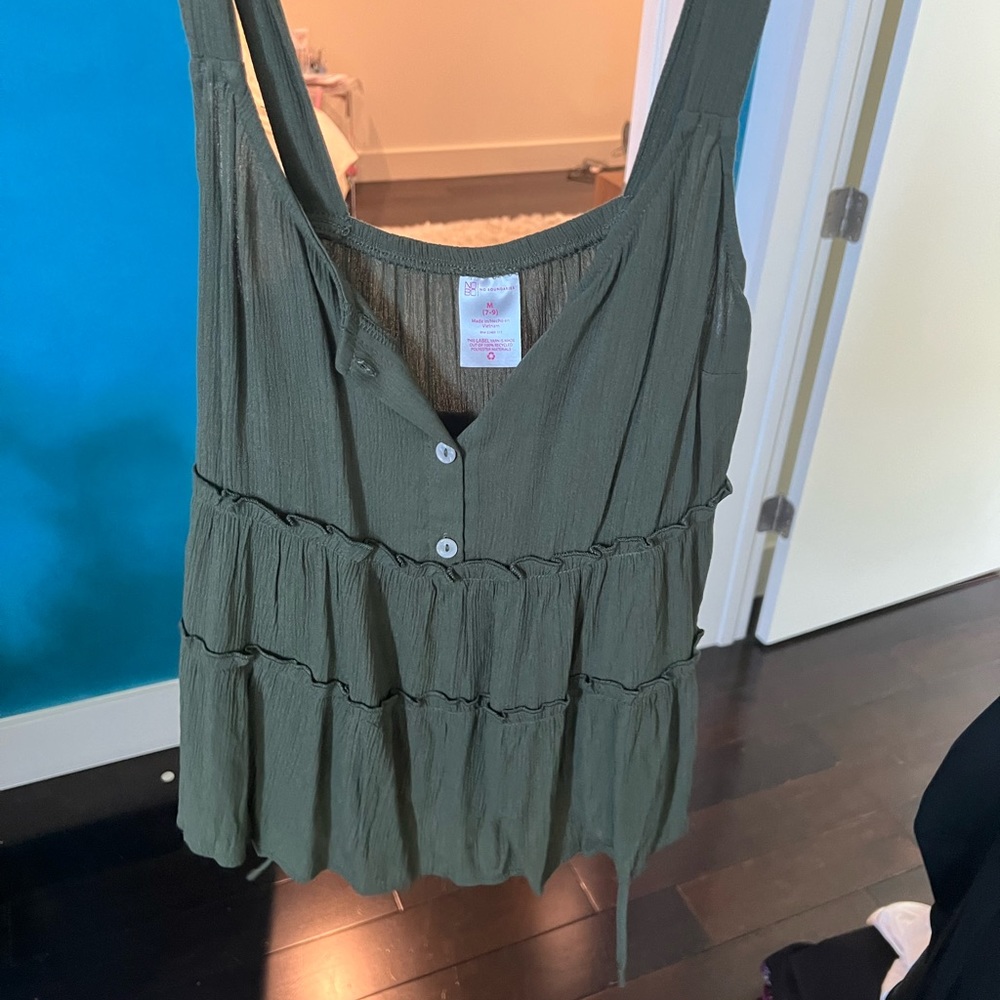 No boundaries green top